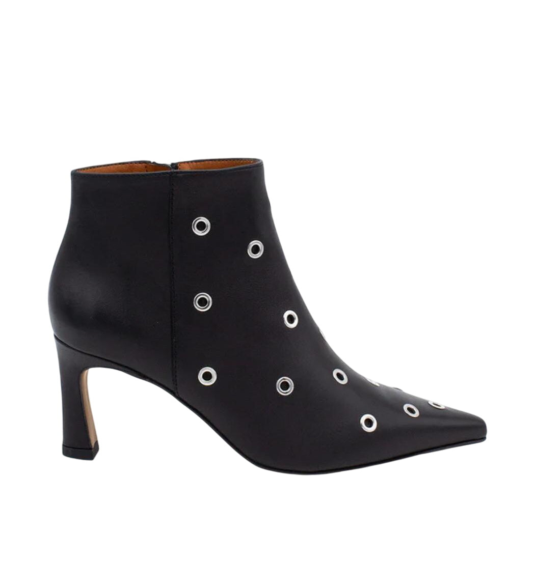 691380e552cc7.jpg?decache=691380eb133a4